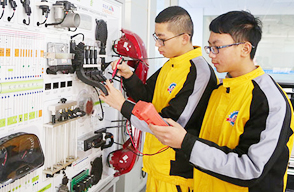 湖南萬通汽修學校_新能源實訓